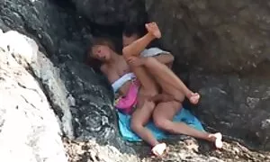 Shake di bangku seks dengan amoi taman