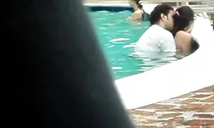 Lihat Ibu, untuk anaknya untuk belajar di baju kurung seks perguruan tinggi yang baik.