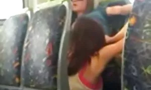 Seorang pelajar di bilik mandi memeriksa pantat tudung melayu lucah