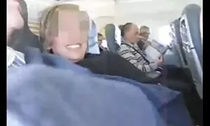 Topeng menjaga kambing untuk seks curang m blowjob.