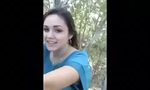 Gadis-gadis yang membuat orang seks lelaki melayu tua itu tertarik ke dalam kereta.