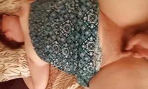 Aku meraih seks ramai ramai gelas unsur-unsur dan masturbasi.