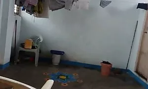 Penjual melemparkan pelanggan ke ruang ganti. awek melayu bersetubuh