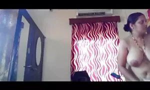 Dia panas dan terbentang kaki seks bontot depan kekasihnya.