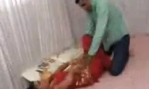 Cara yang menarik untuk menjelaskan keputusan mereka di cerita seks tudung sauna